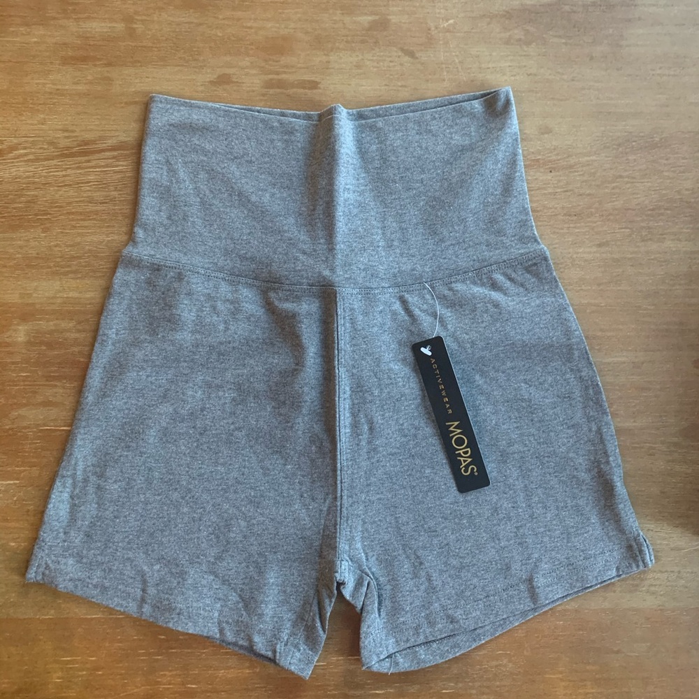 Fold over yoga shorts - Picture 2 of 3